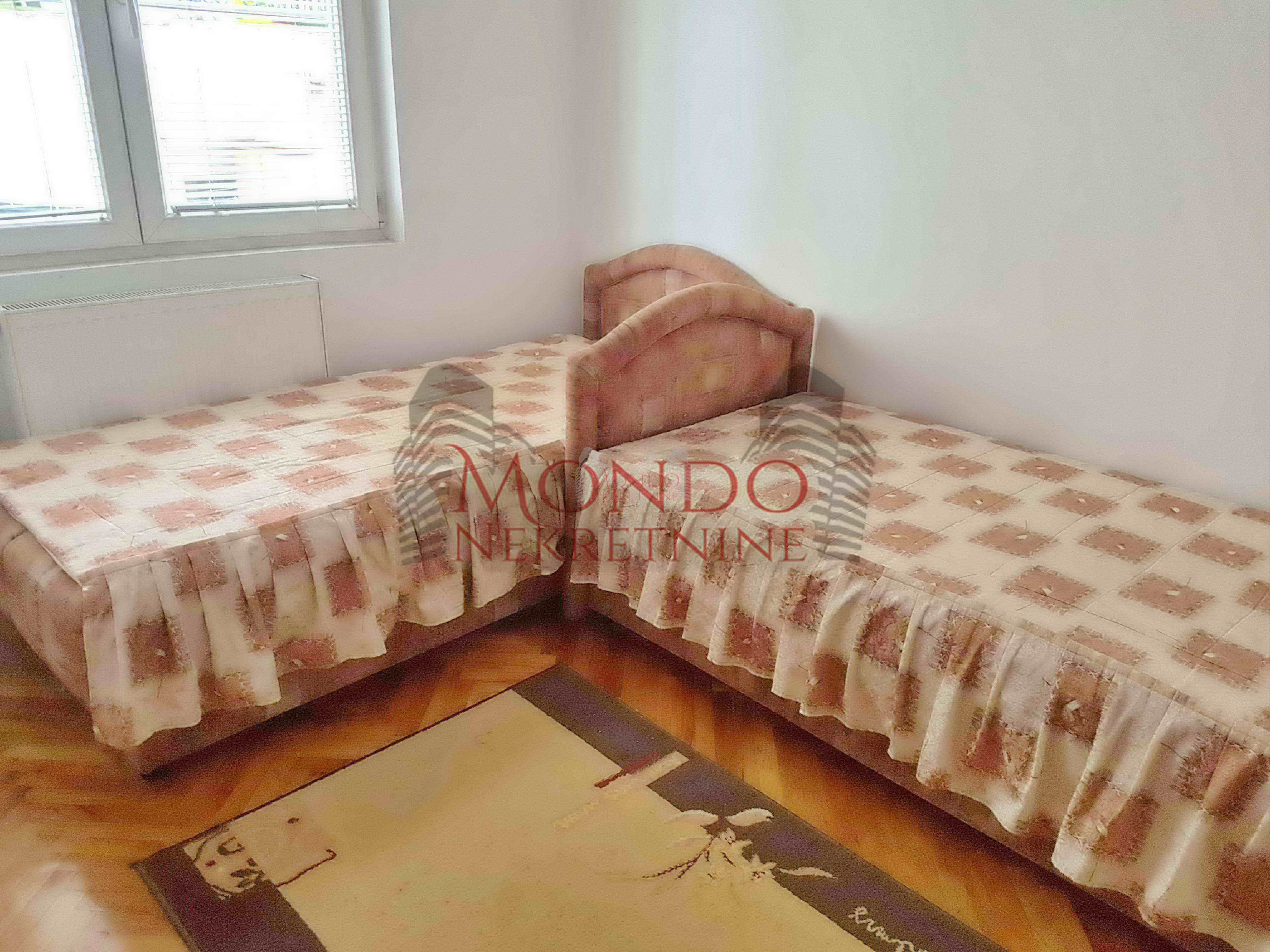 Dvosoban stan na Crvenom pevcu 7