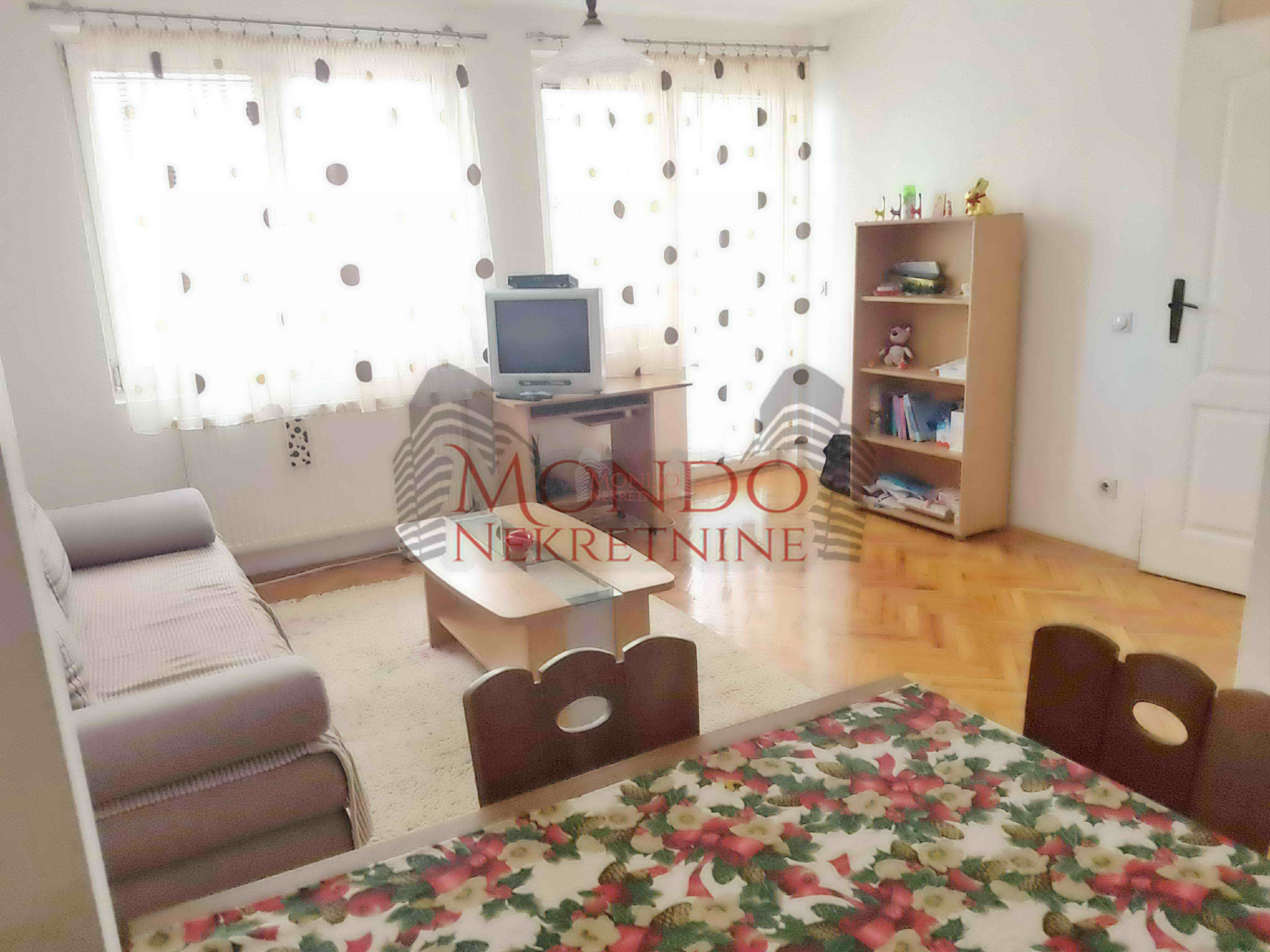 Dvosoban stan na Crvenom pevcu 2