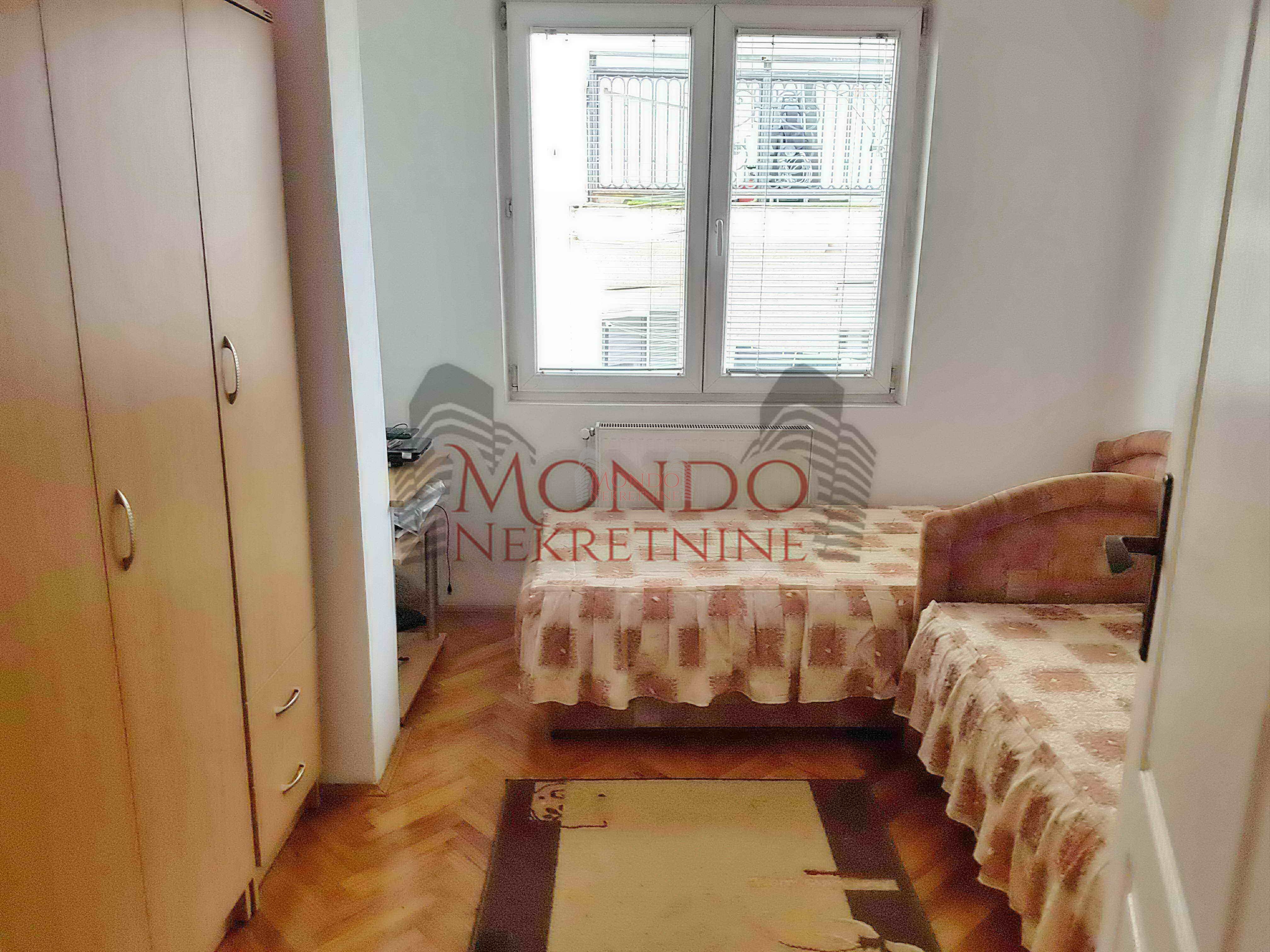 Dvosoban stan na Crvenom pevcu 6