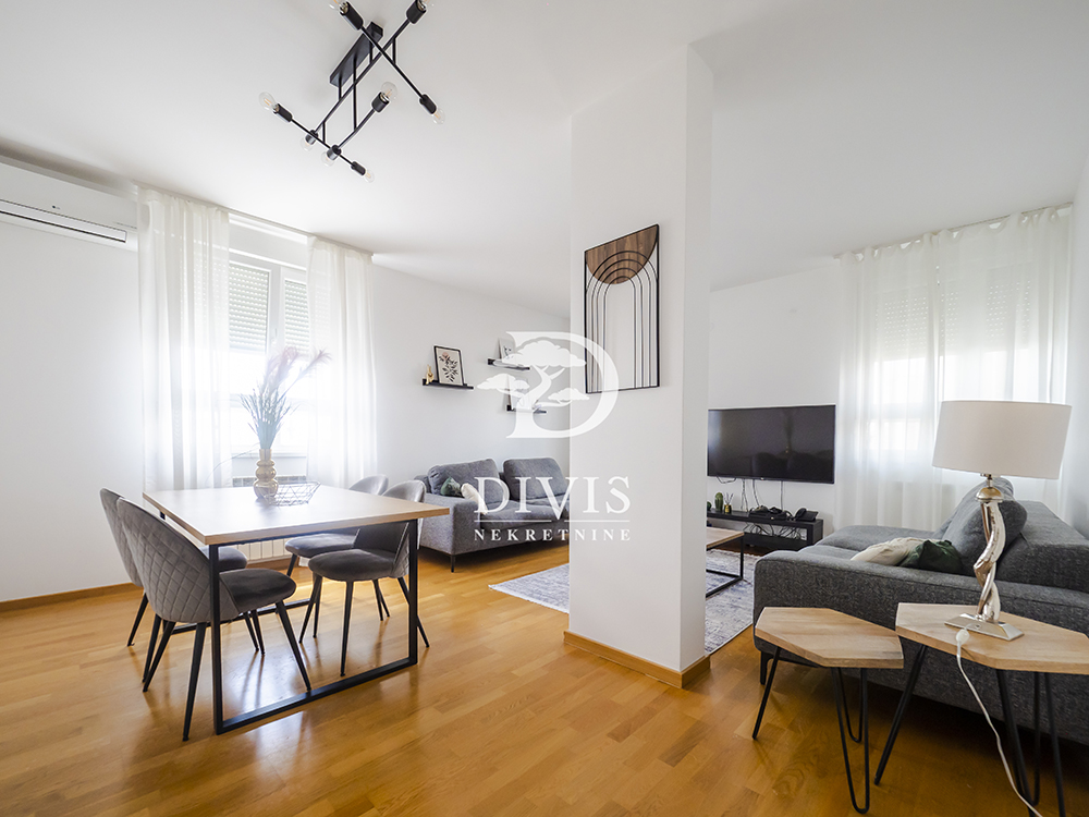 Namešten trosoban penthaus na Zvezdari  kod Kluza  114m2 2