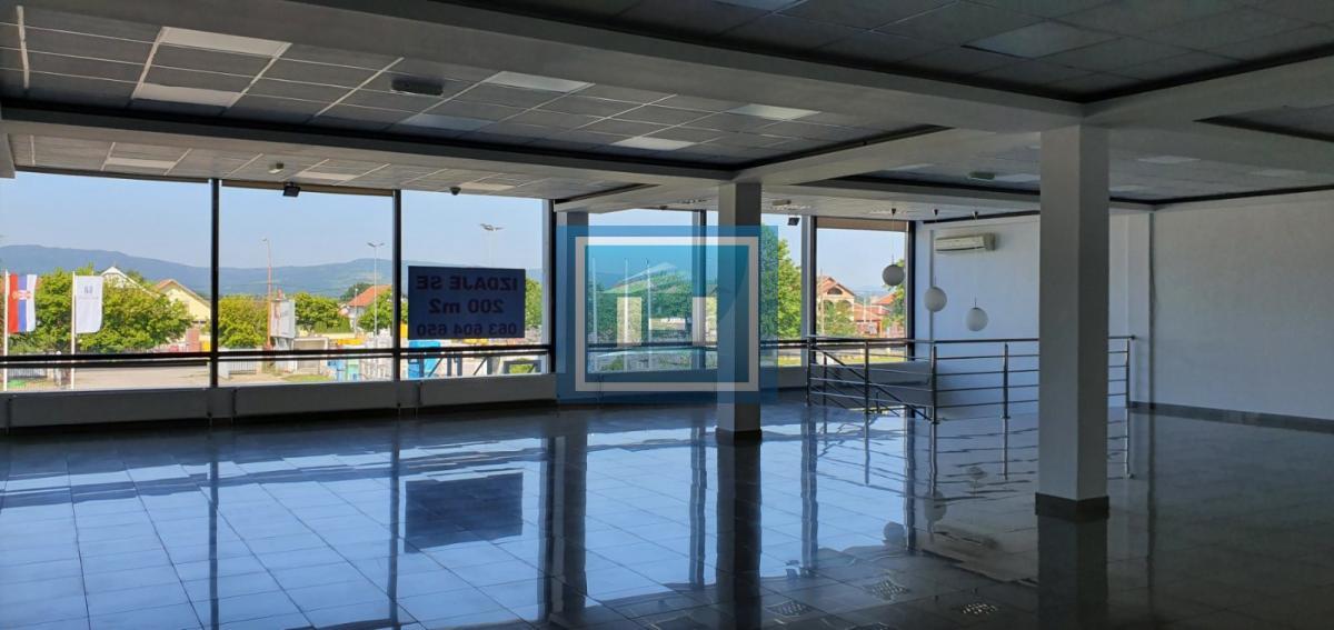 IZDAJE SE POSLOVNI PROSTOR SA MAGACINOM – IZMEĐU ĆUPRIJE I PARAĆINA 3