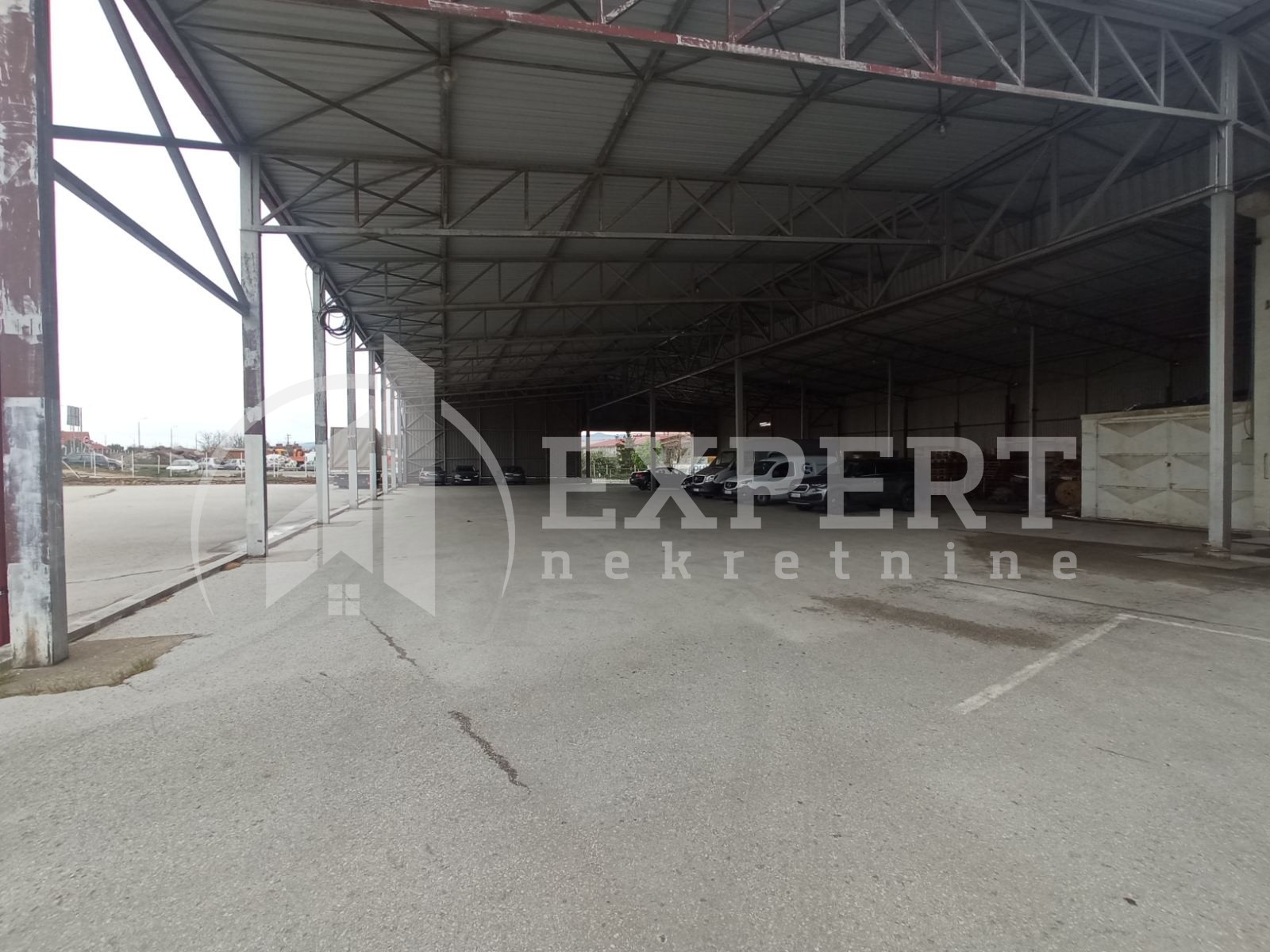 Lokal, 1000 m2, Crveni krst, Bulevar Nikole Tesle ID: i-014021 1