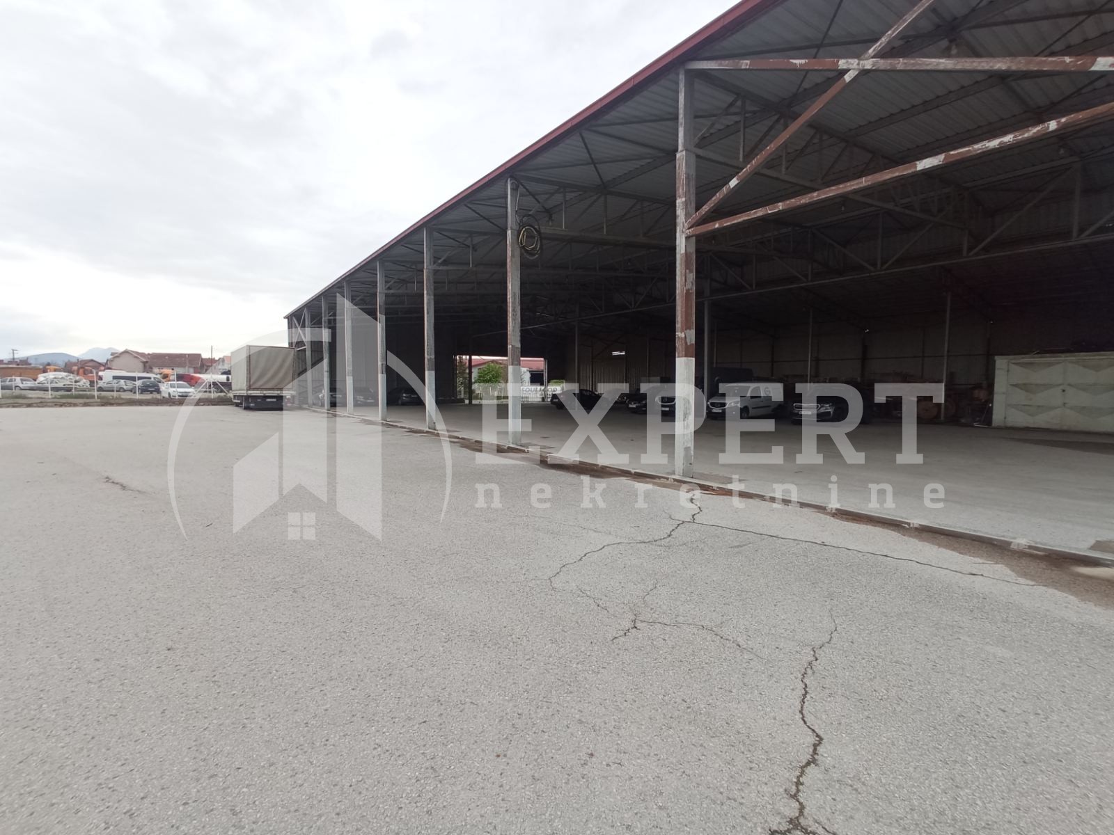 Lokal, 1000 m2, Crveni krst, Bulevar Nikole Tesle ID: i-014021 2