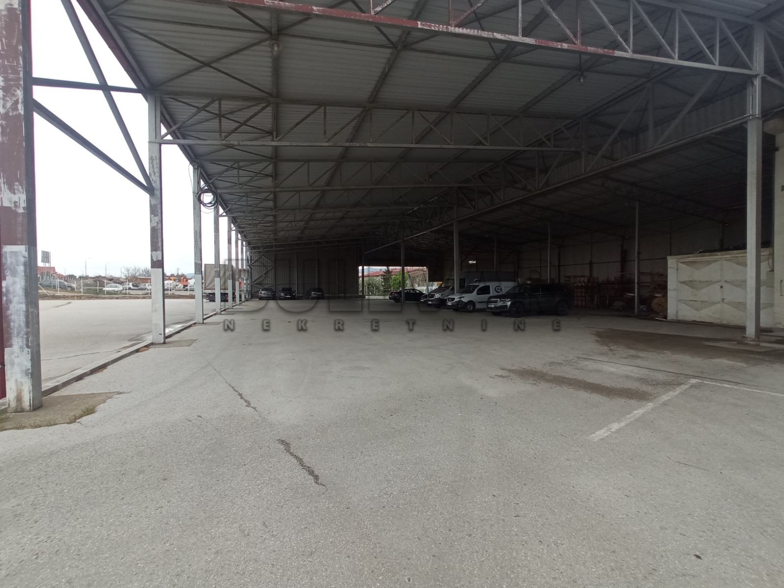 Lokal, 1000 m2, Crveni krst, Bulevar Nikole Tesle ID: i-014021 1