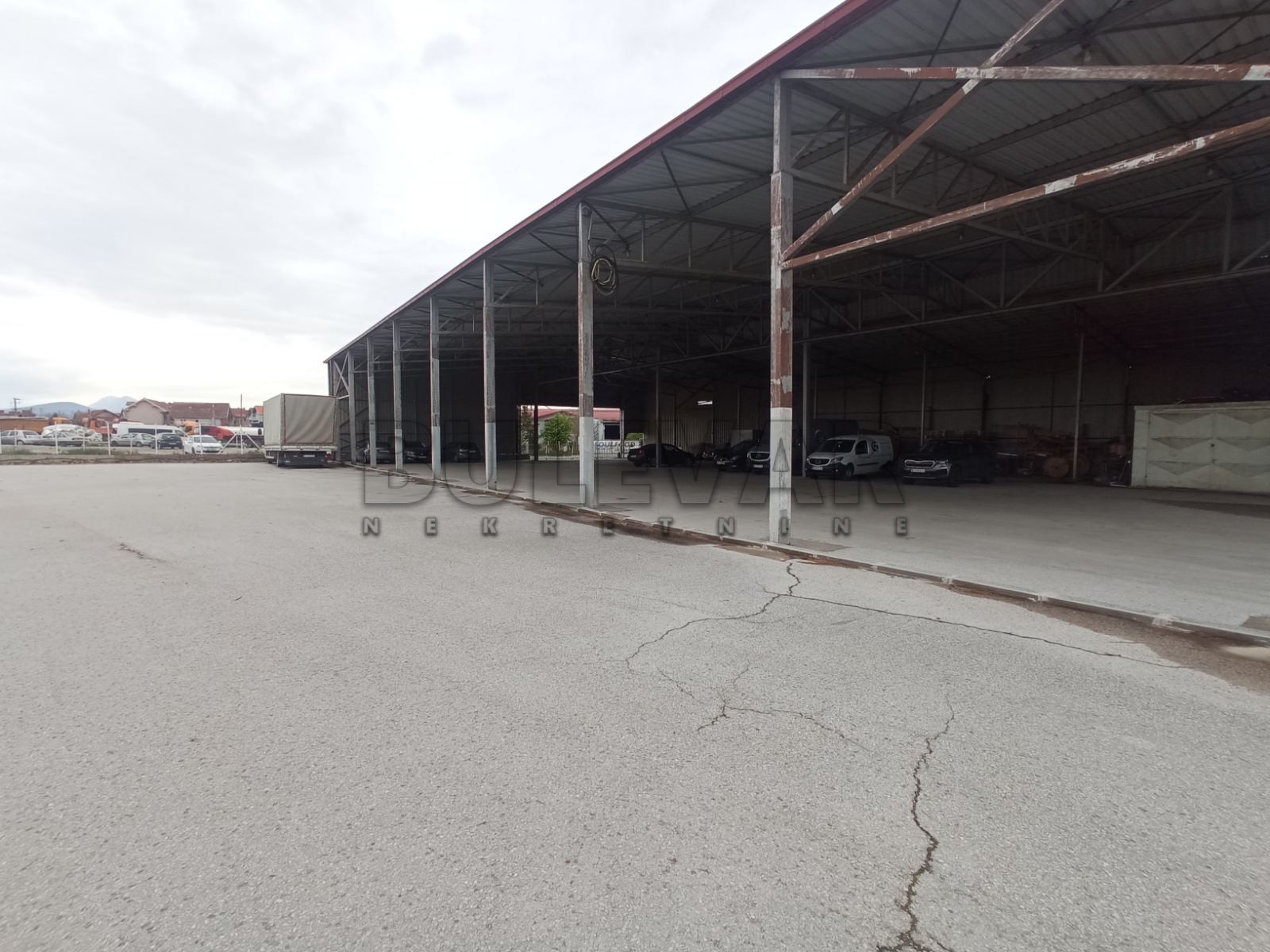 Lokal, 1000 m2, Crveni krst, Bulevar Nikole Tesle ID: i-014021 2