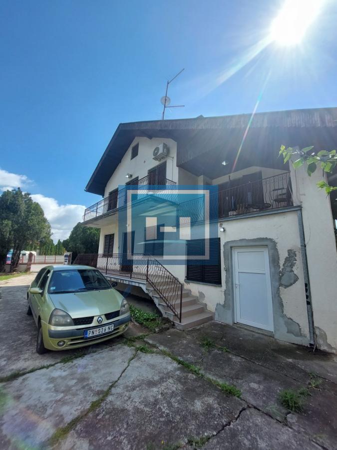 Na prodaju parcela do autoputa sa uknjizenim objektima 2