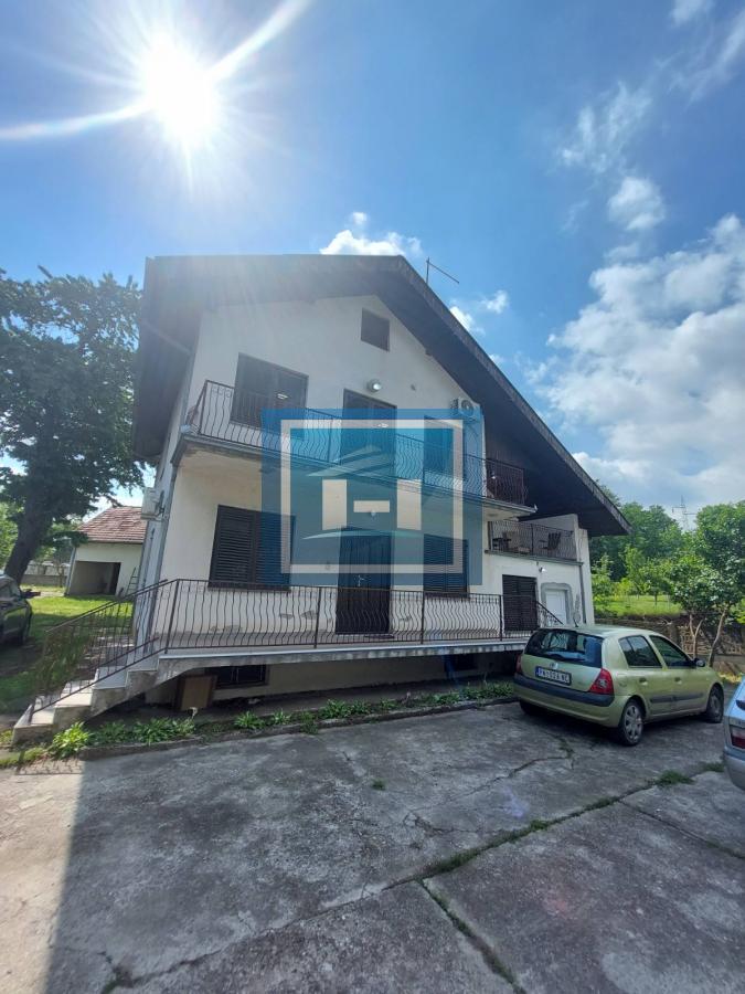 Na prodaju parcela do autoputa sa uknjizenim objektima 3