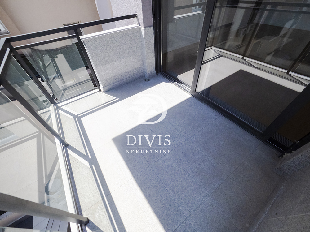 Prodajemo 5 0 nov  luks stan  177m2  Bulevar Oslobođenja 5