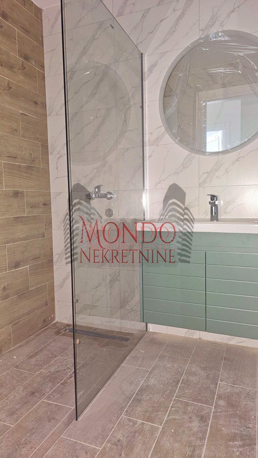  Nov jednoiposoban stan kod na Bulevaru Nemanjića 7