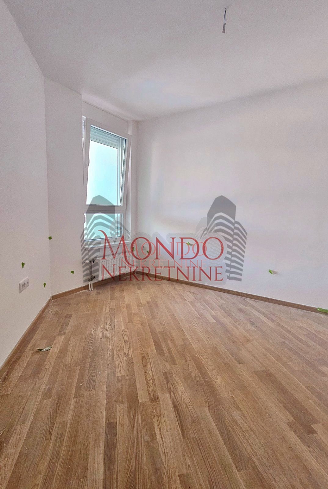  Nov jednoiposoban stan kod na Bulevaru Nemanjića 5