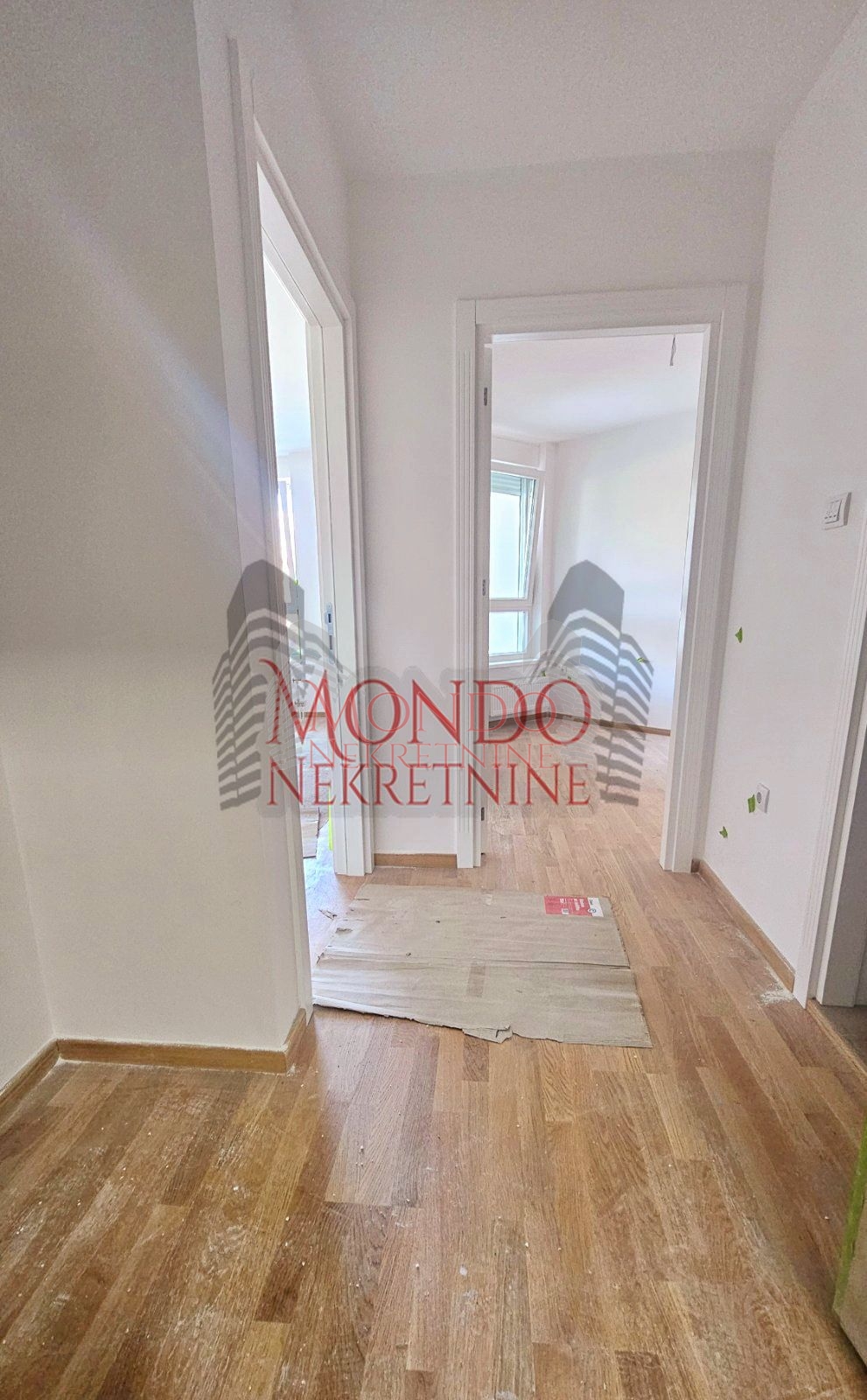  Nov jednoiposoban stan kod na Bulevaru Nemanjića 11