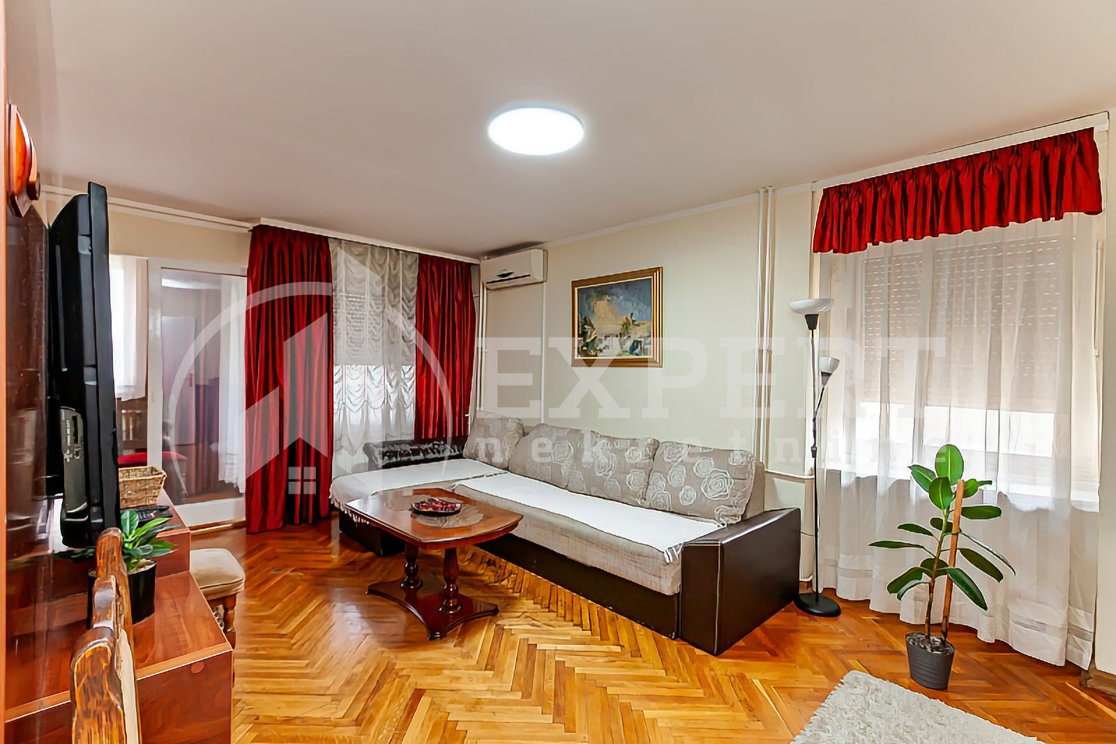 Trosoban stan, 80 m2, Centar, Trg 14. oktobra ID: p-013984 1