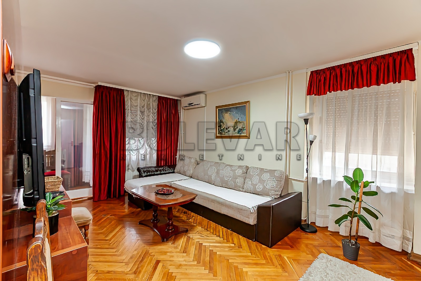 Trosoban stan, 80 m2, Centar, Trg 14. oktobra ID: p-013984 1