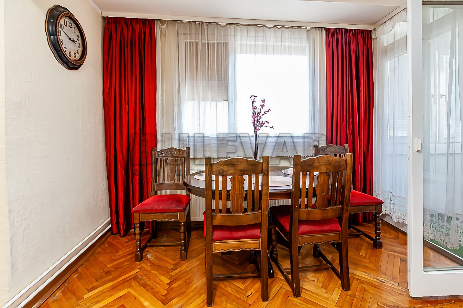 Trosoban stan, 80 m2, Centar, Trg 14. oktobra ID: p-013984 5