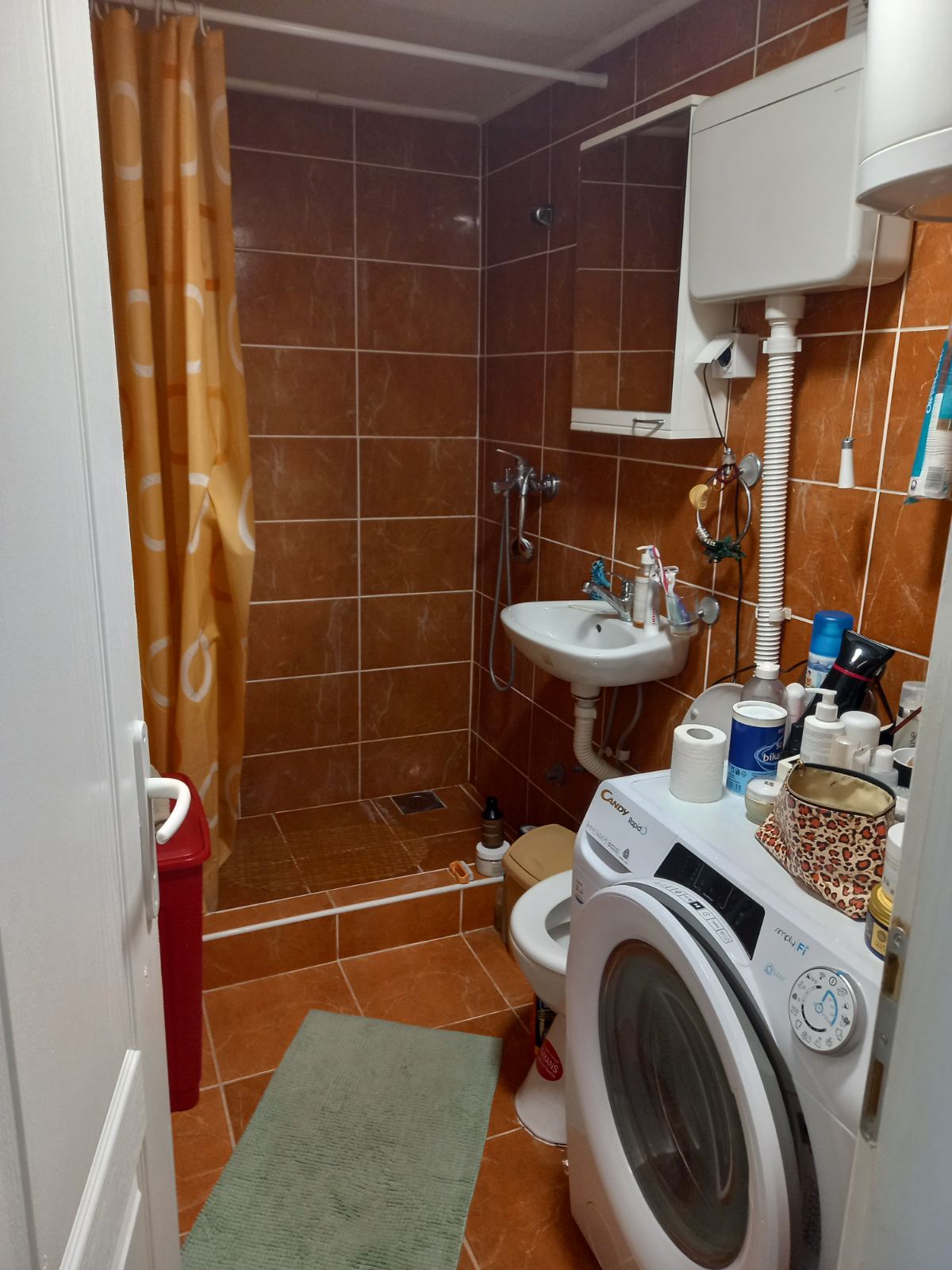 Prodajem stan u Zemunu iza bolnice Bezanijska kosa 5