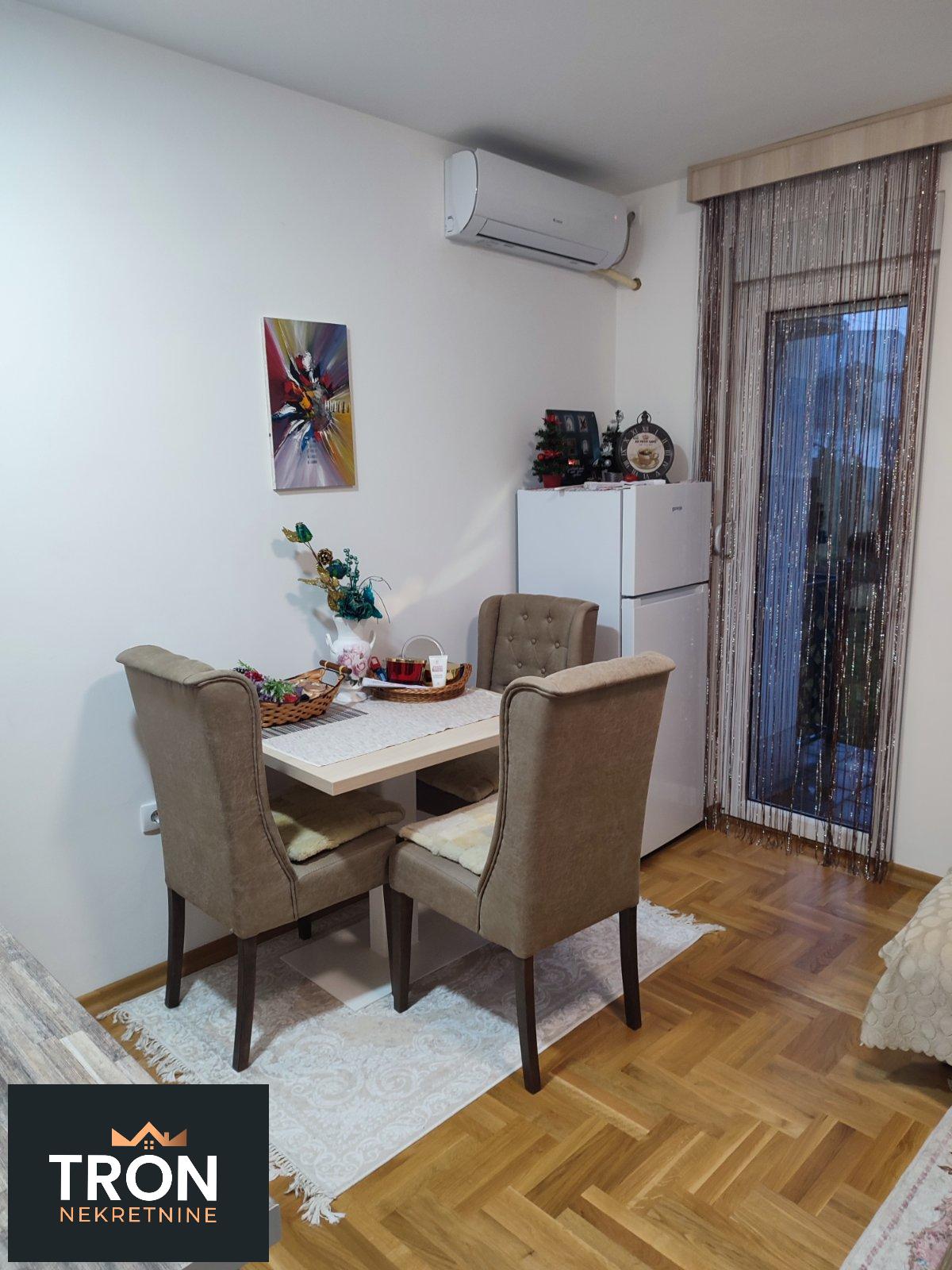 Garsonjera sa dvorištem 24m2 2