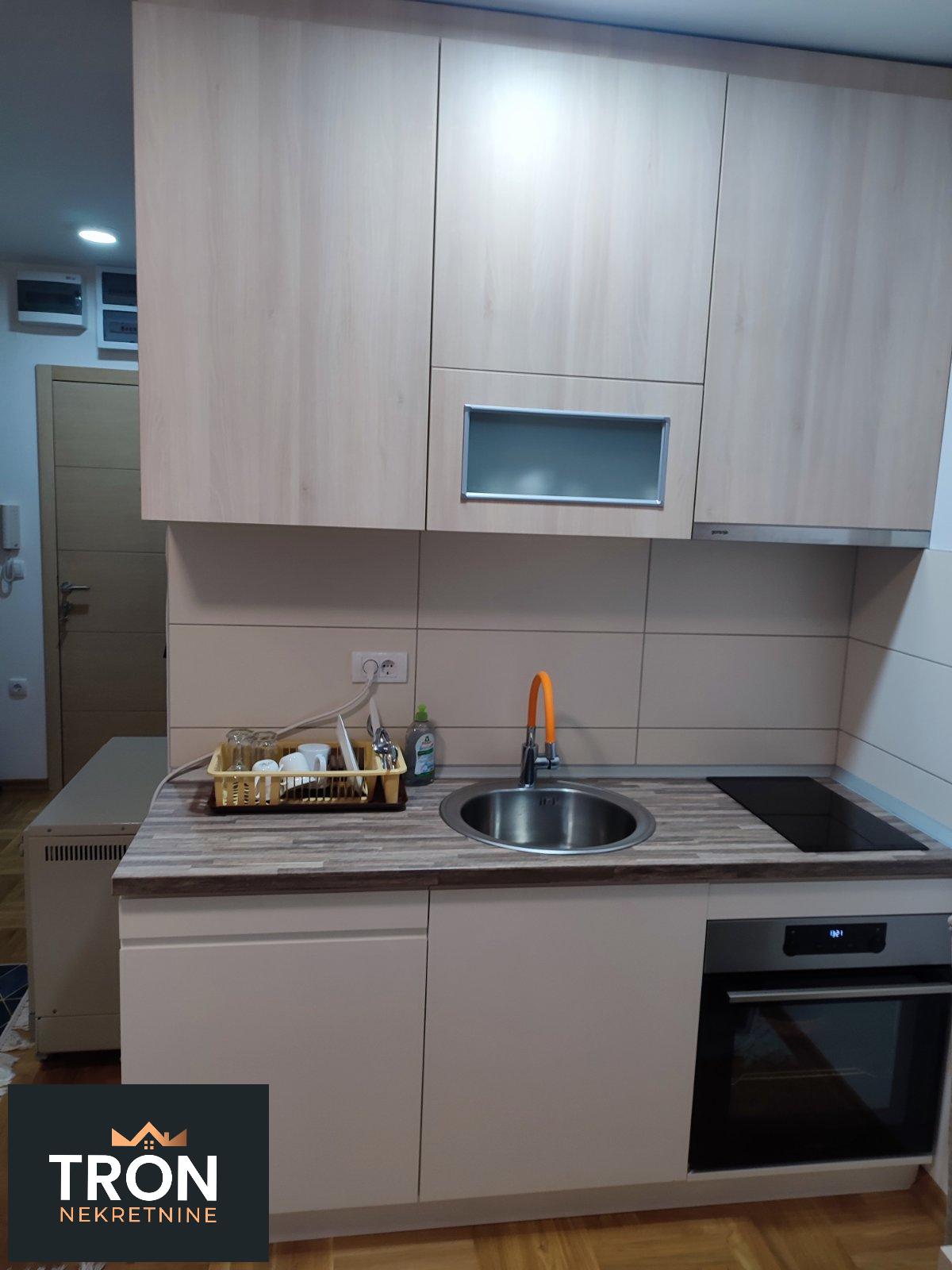 Garsonjera sa dvorištem 24m2 3