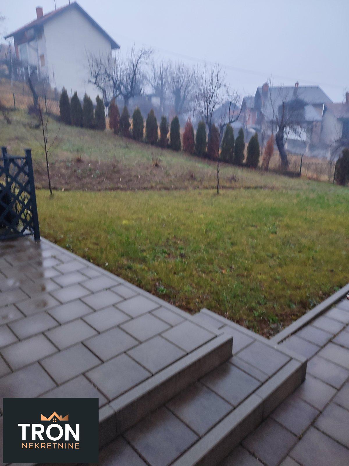 Garsonjera sa dvorištem 24m2 5