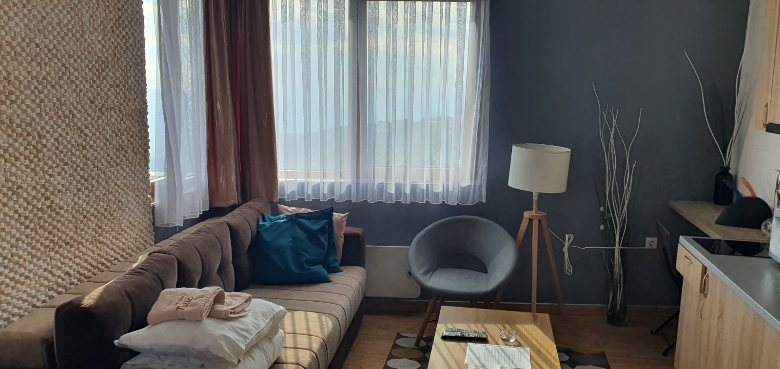 Prodajem opremljen apartman na Kopaoniku 1