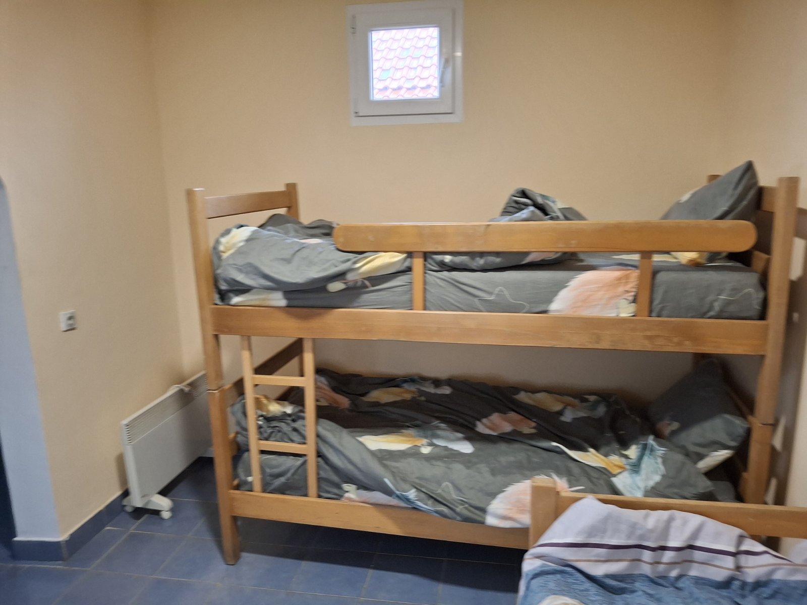 Izdajem stanove za radnike jednosobne dvosobne trosobne Dobanovci 5