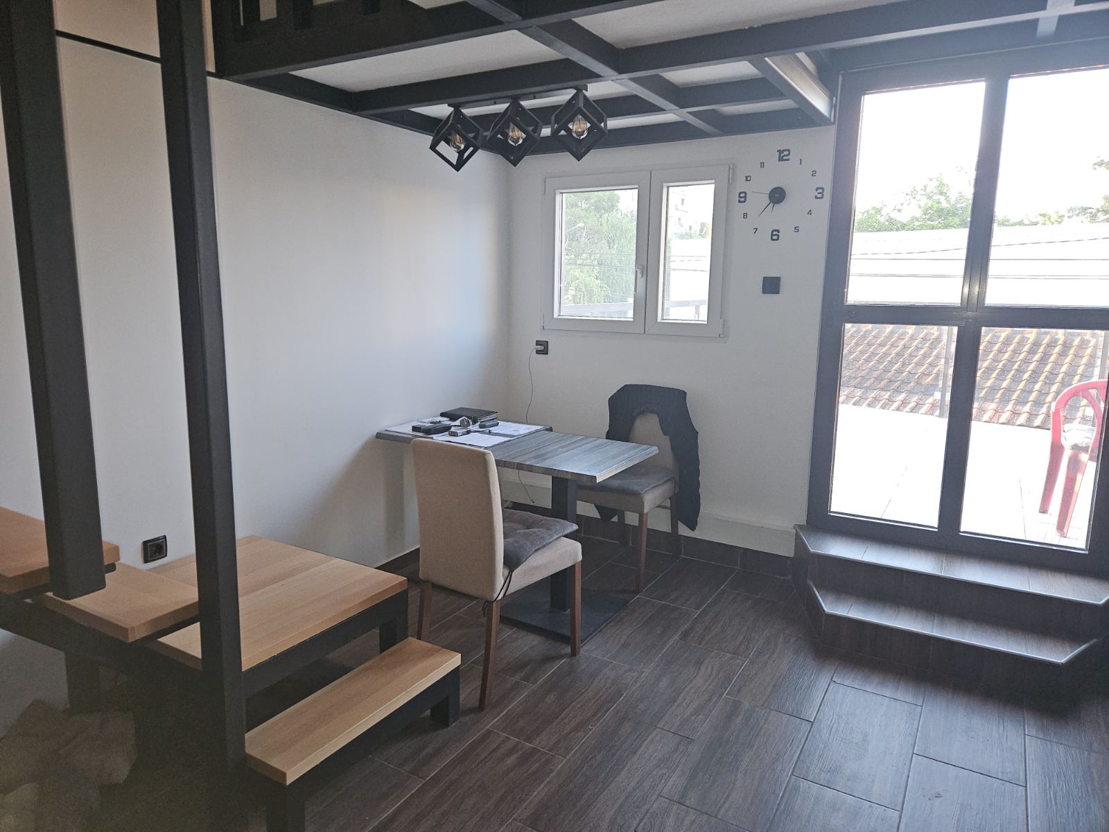 Stan sa velikom terasom  65 m2  Prvomajska Zemun 3