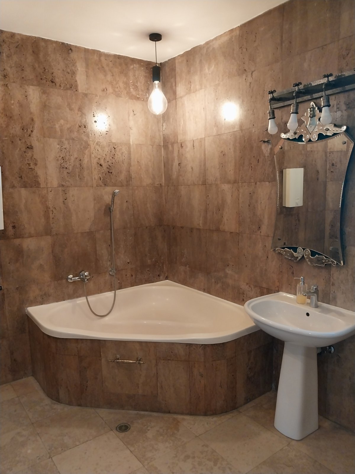 Luksuzan sedmosoban dupleks sa vrtom   Neimar  Beograd 14