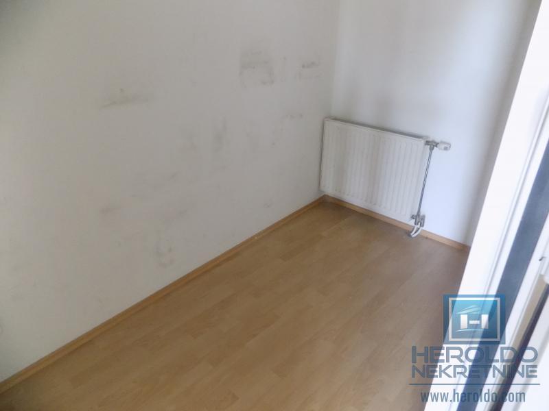 Izdaje se poslovna zgrada, cela ili po etažama 11