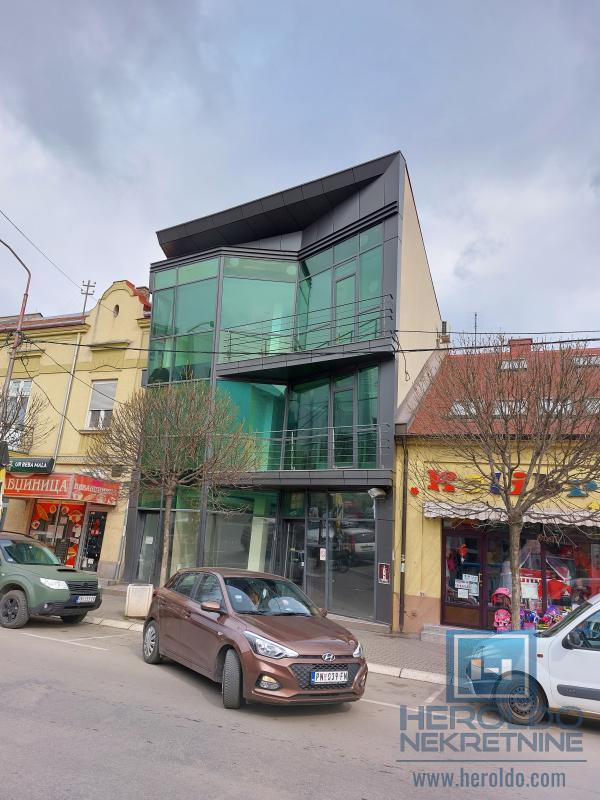 Izdaje se poslovna zgrada, cela ili po etažama 3