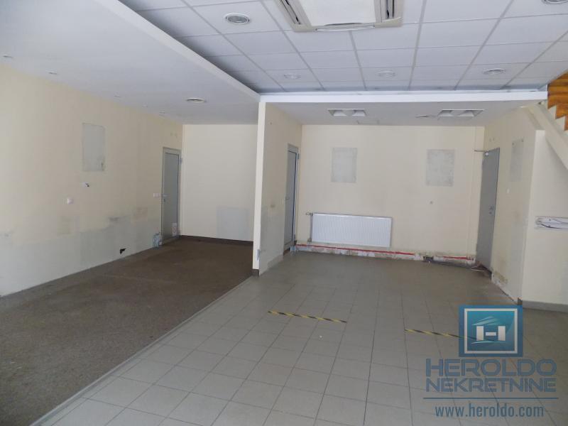 Izdaje se poslovna zgrada, cela ili po etažama 4