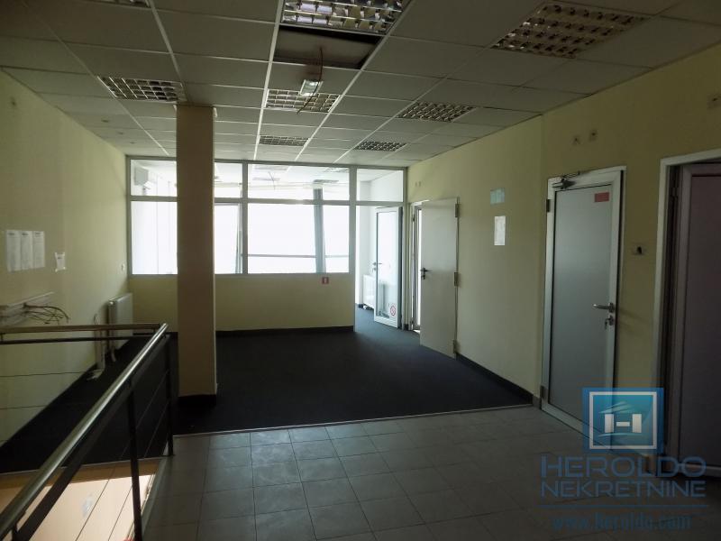 Izdaje se poslovna zgrada, cela ili po etažama 8