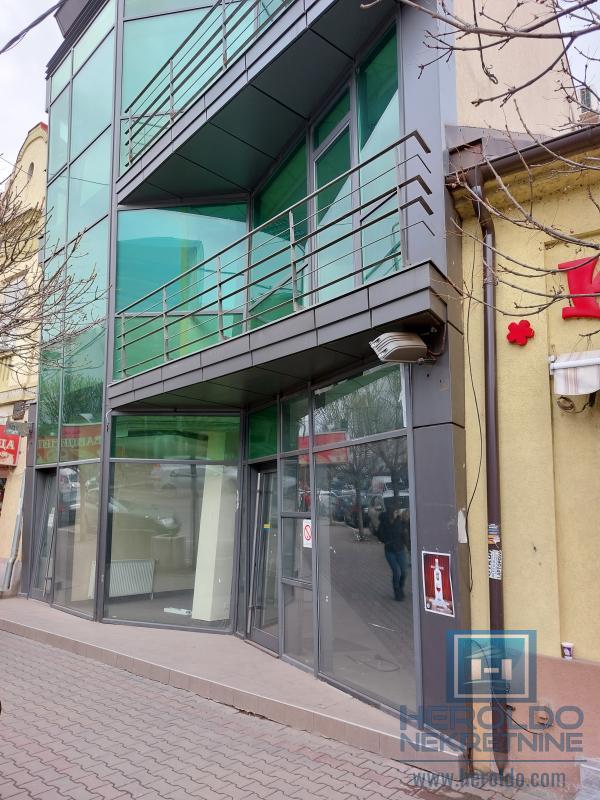 Izdaje se poslovna zgrada, cela ili po etažama 2