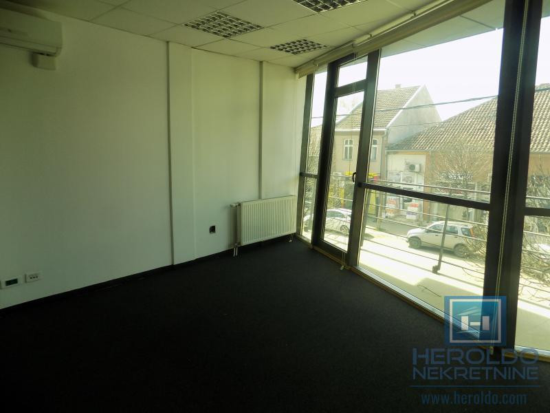 Izdaje se poslovna zgrada, cela ili po etažama 14