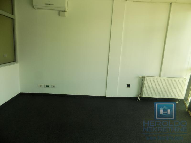 Izdaje se poslovna zgrada, cela ili po etažama 15