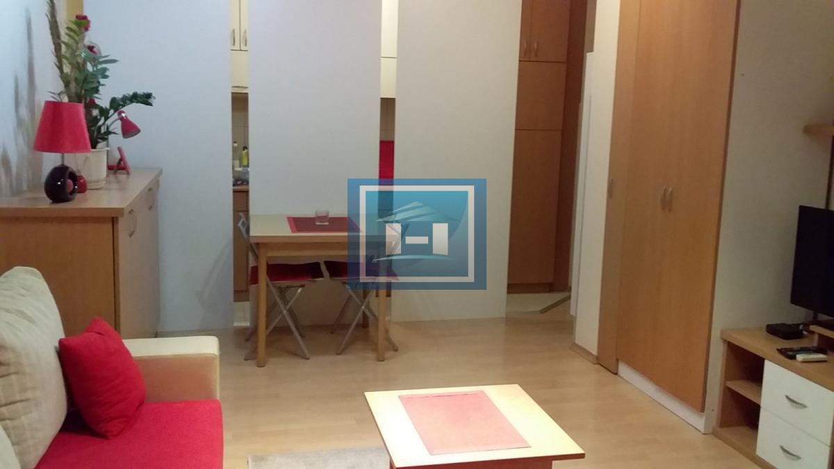 Odlična prilika! Stan u novijoj zgradi sa liftom, terasom i parkingom 2