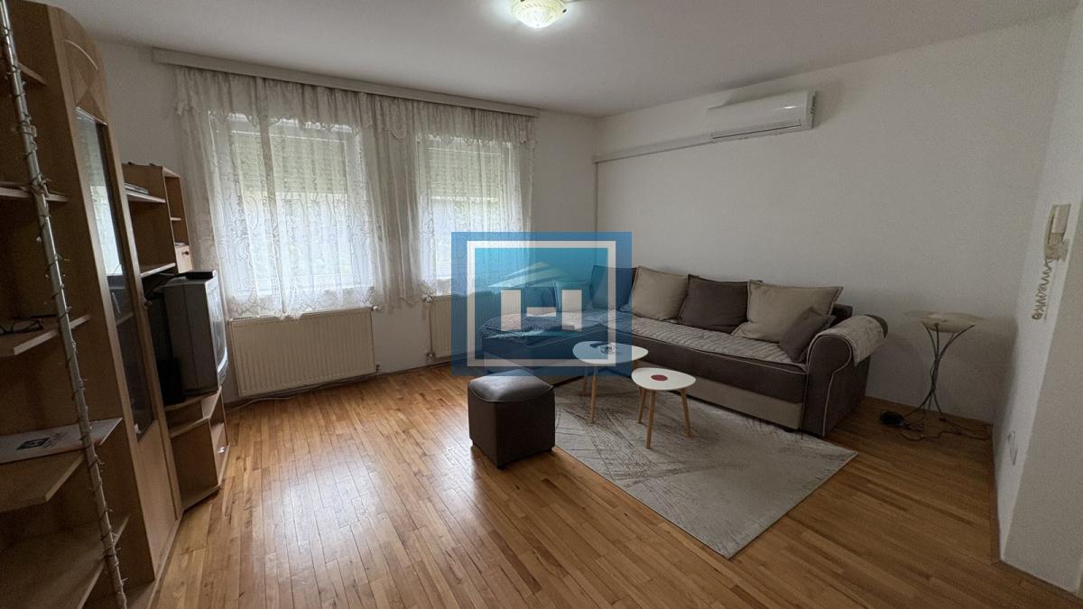 Izdaje se stan u centru grada – 40m², prizemlje 1