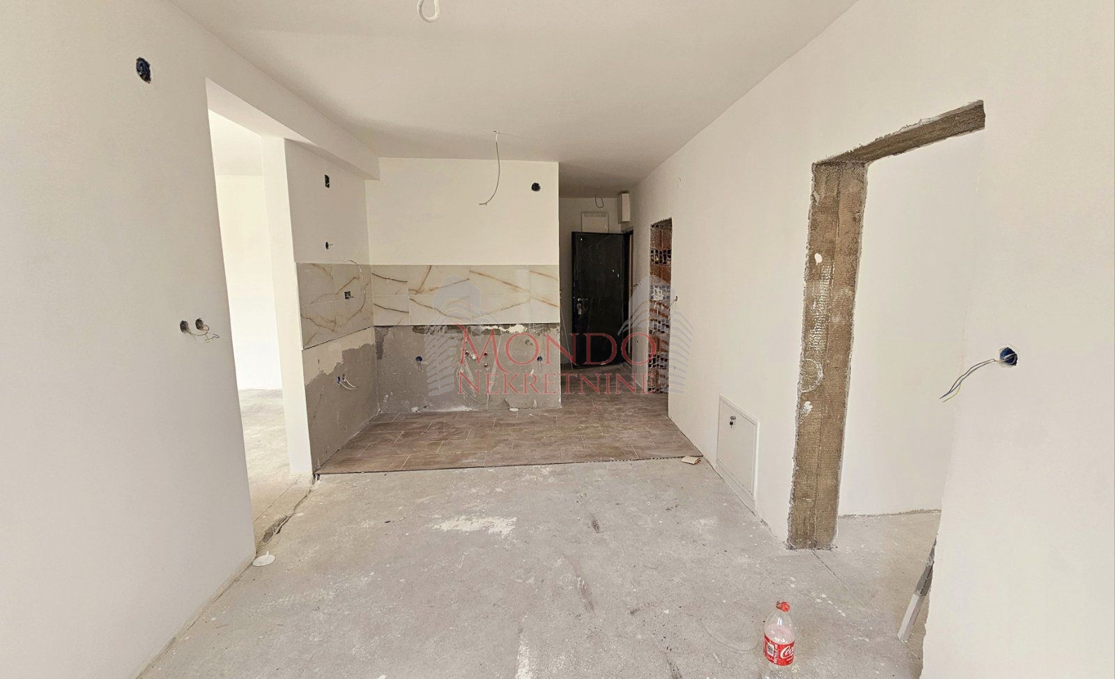 Troiposoban stan u novoj zgradi na Beverli Hilsu 2