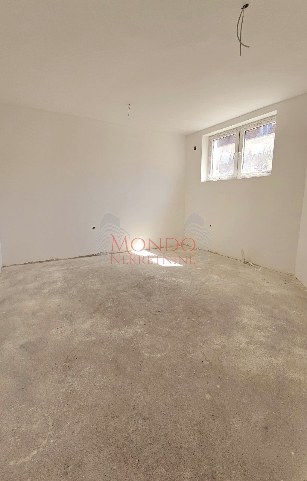 Troiposoban stan u novoj zgradi na Beverli Hilsu 5