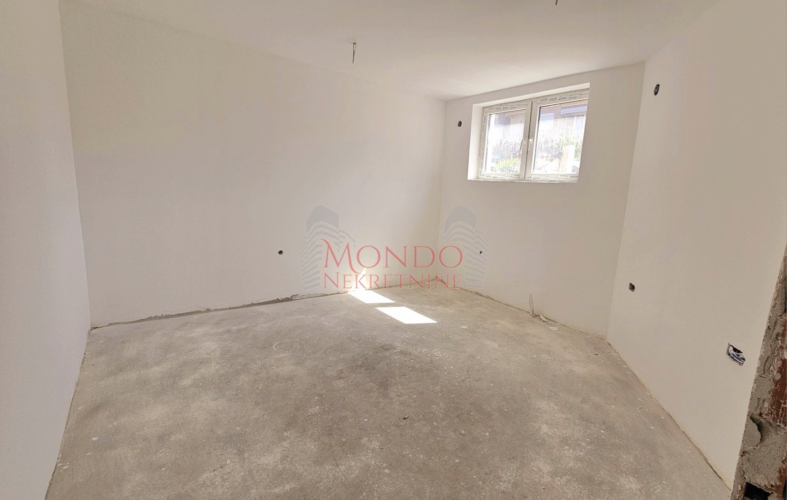 Troiposoban stan u novoj zgradi na Beverli Hilsu 6