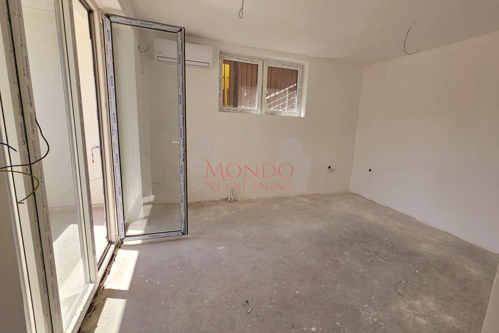 Troiposoban stan u novoj zgradi na Beverli Hilsu 3