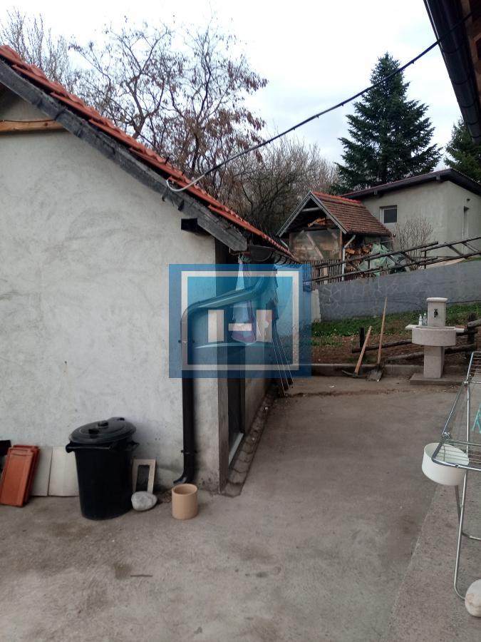 Vikendica u srcu prirode – idealan kutak za beg od svakodnevice! 9