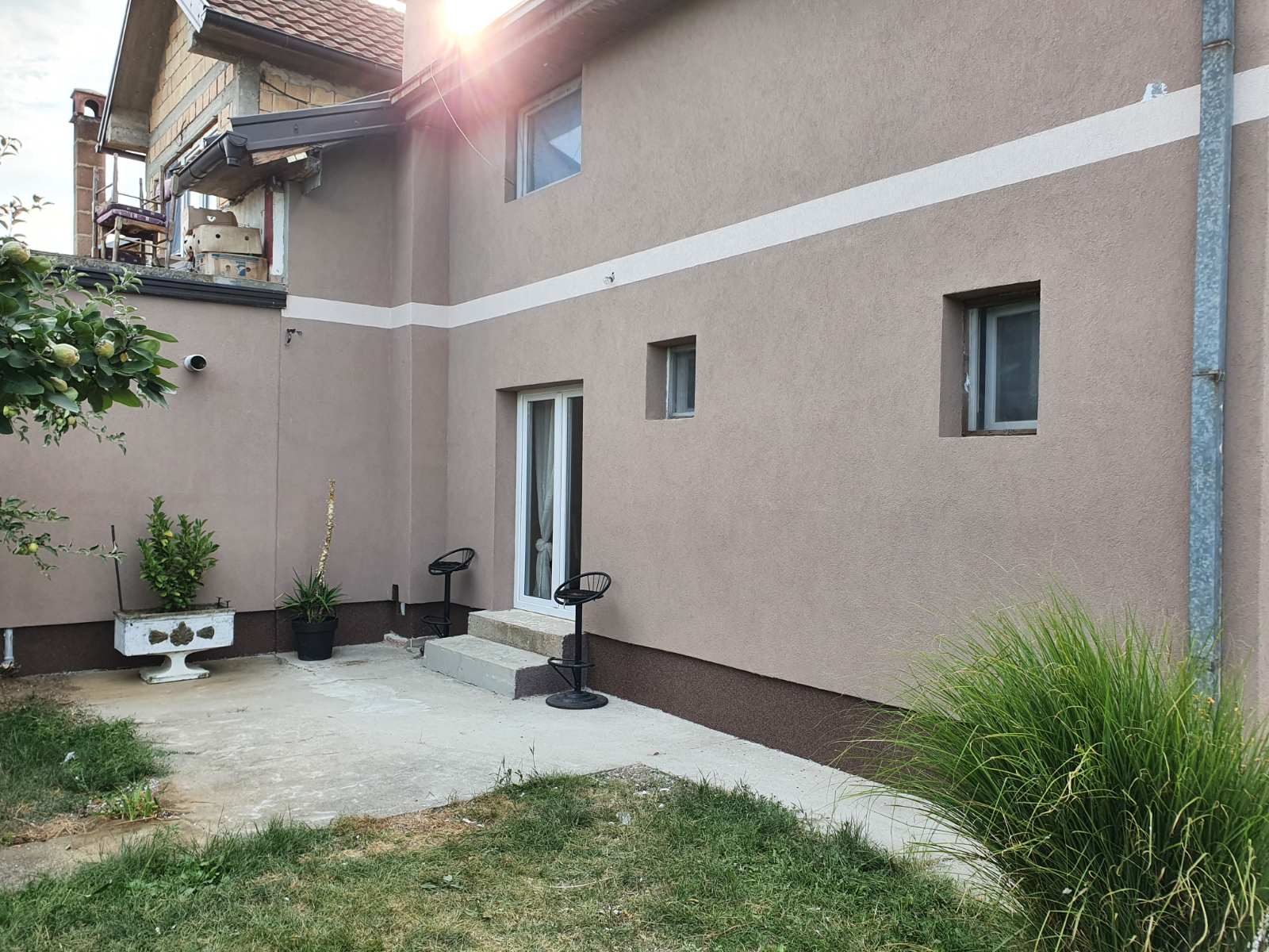 Prodajem kucu u Dobanovcima 5