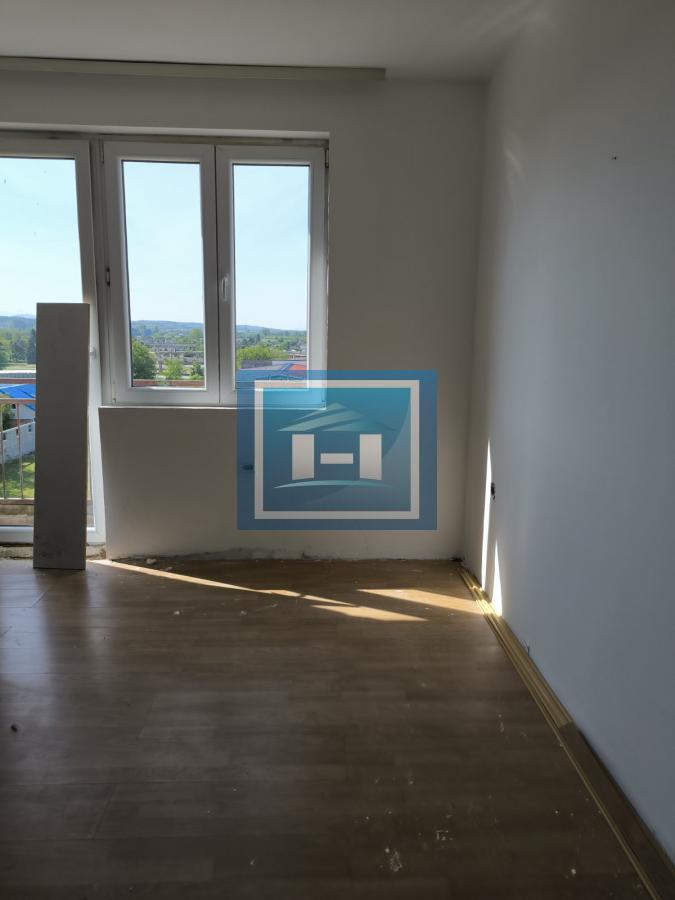 Idealna prilika! Stan sa terasom i pogledom u mirnom delu grada 2