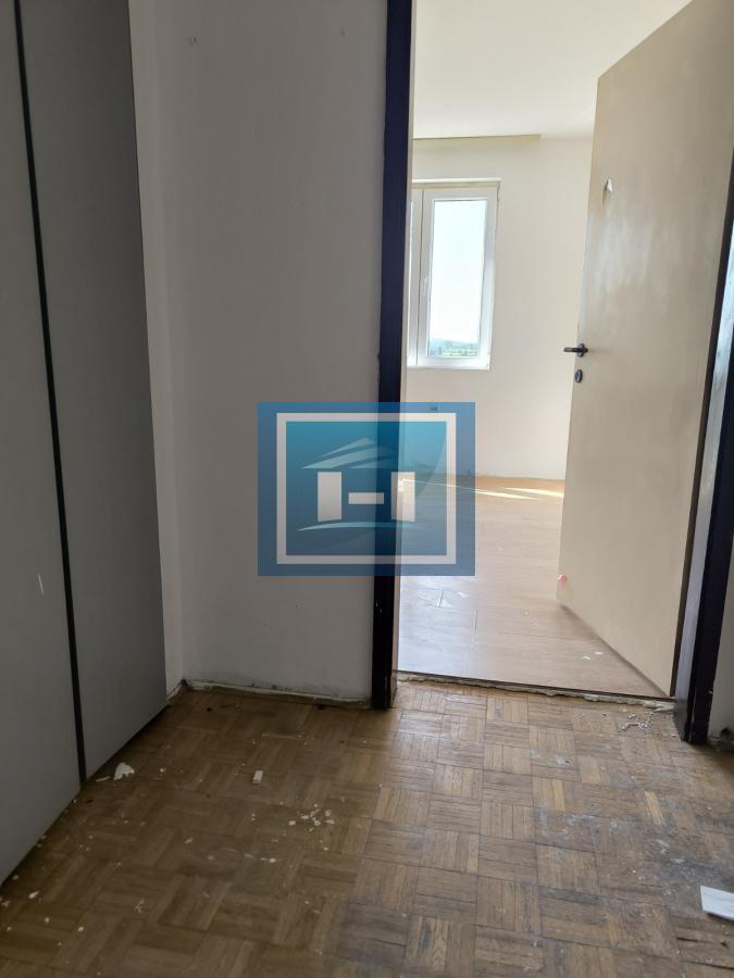 Idealna prilika! Stan sa terasom i pogledom u mirnom delu grada 5