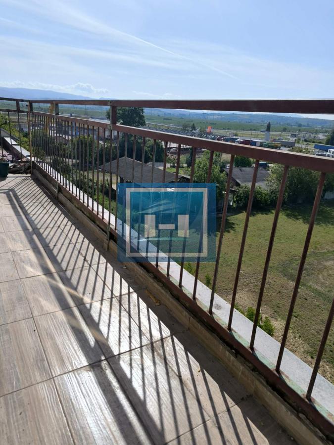 Idealna prilika! Stan sa terasom i pogledom u mirnom delu grada 7