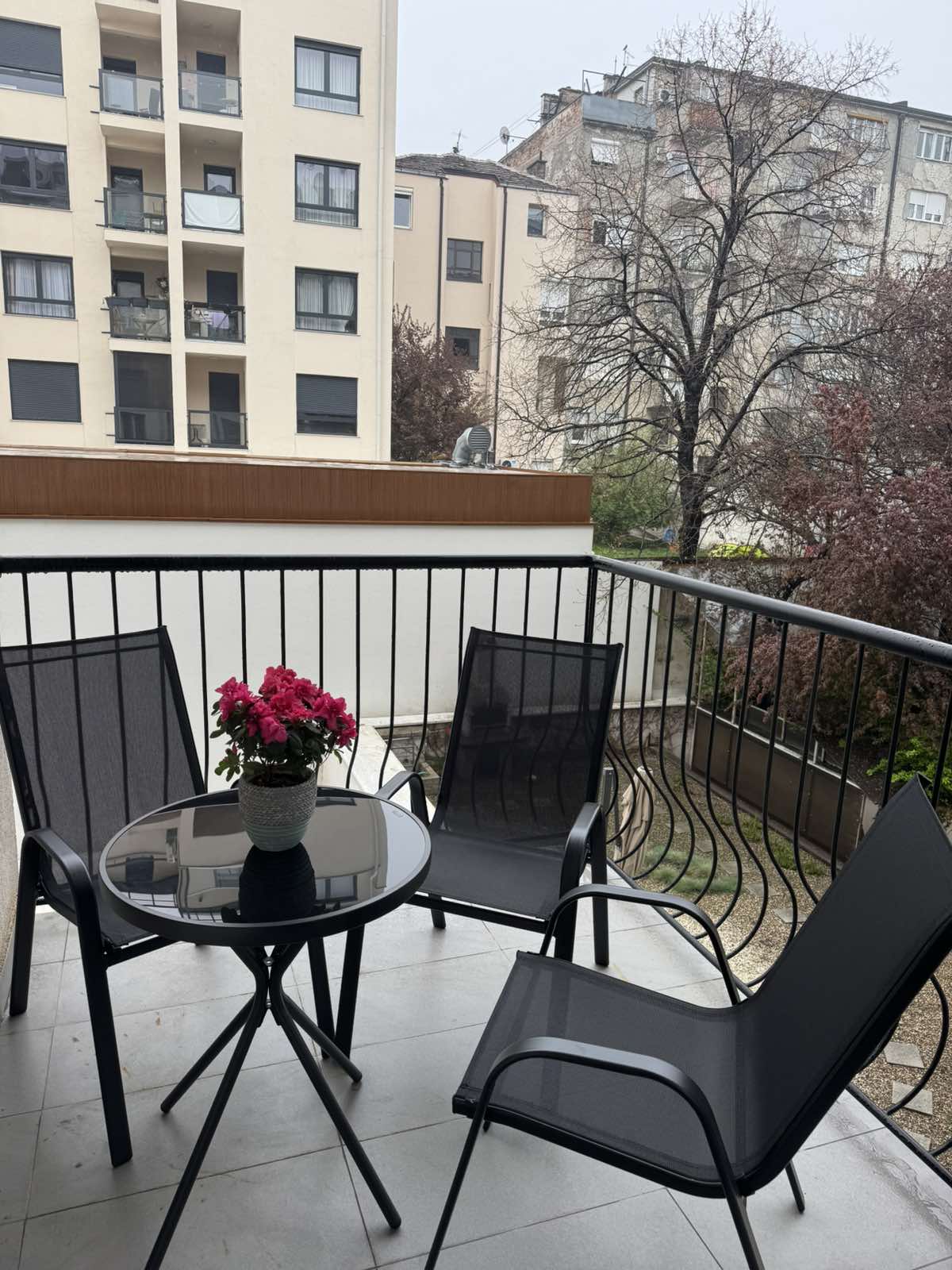 Trosoban stan za izdavanje  Crveni Krst Vračar 8