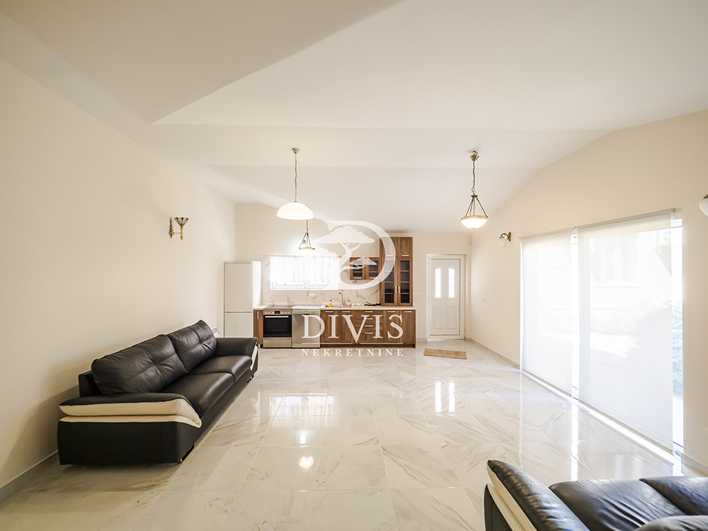 Izdajemo kuću na Dedinju  448m2  Malog Radojice 2