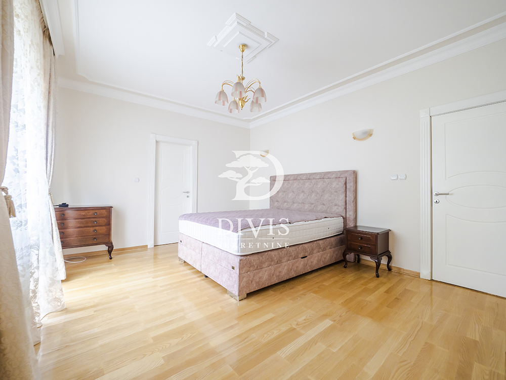 Izdajemo kuću na Dedinju  448m2  Malog Radojice 4