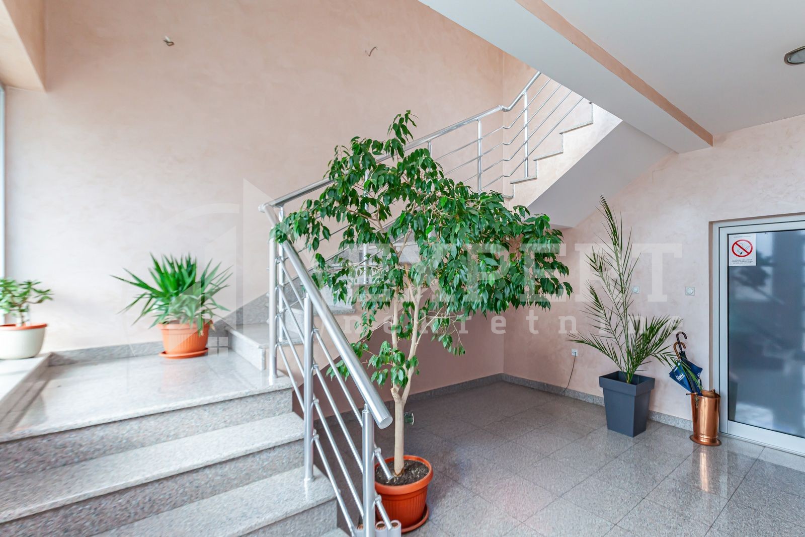 Lokal, 650 m2, Crveni krst, Pribojska ID: i-014073 10