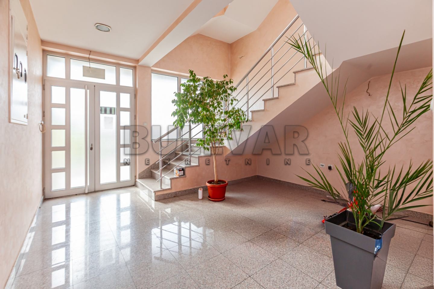 Lokal, 650 m2, Crveni krst, Pribojska ID: i-014073 9
