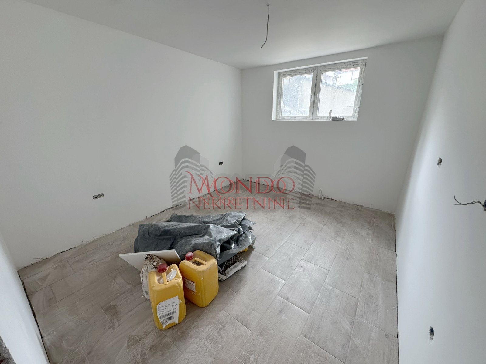 Dvoiposoban stan u novoj zgradi na Beverli Hilsu 5